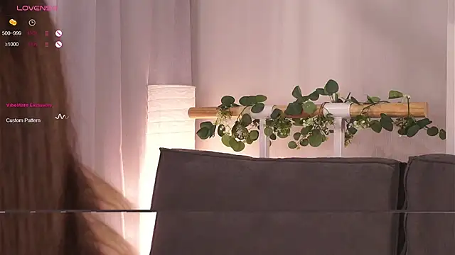 LoraDevon online show from September 25, 2025, 4:35 pm