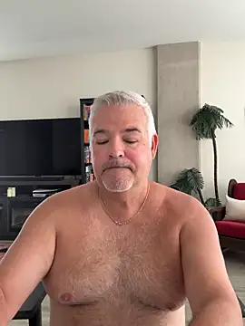 aarosteev2 online show from April 16, 2026, 2:18 pm