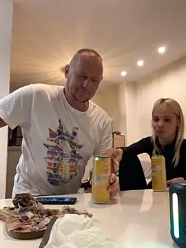 Snapshot of DonorDi chatting on September 14, 2025, 7:47 pm DonorDi online show from September 14, 2025, 7:47 pm