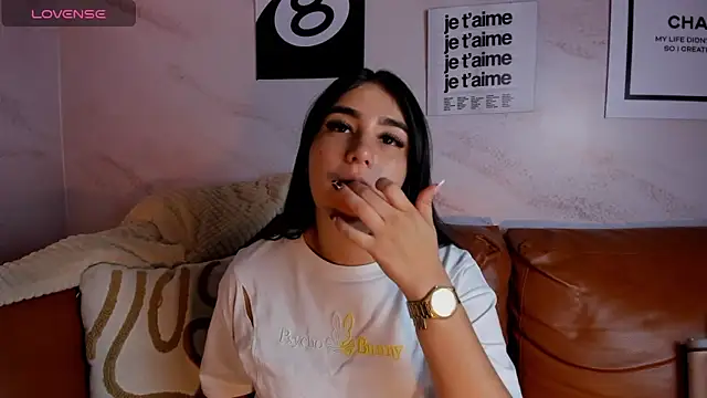 Belliinda 21 online show from April 16, 2026, 7:03 pm