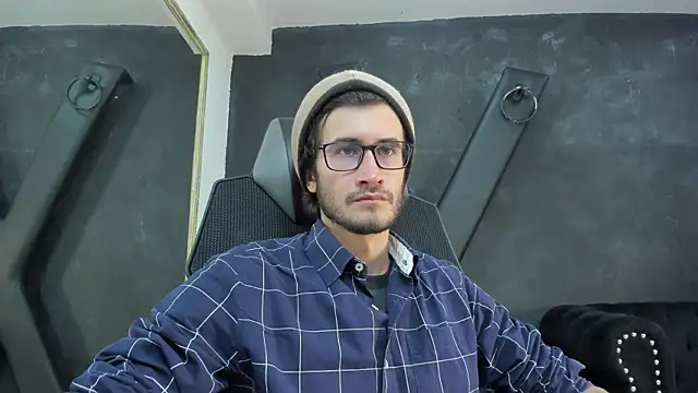 Loggan donnelly online show from October 4, 2025, 8:43 pm