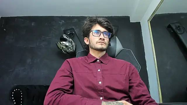 Loggan donnelly online show from September 29, 2025, 8:25 pm