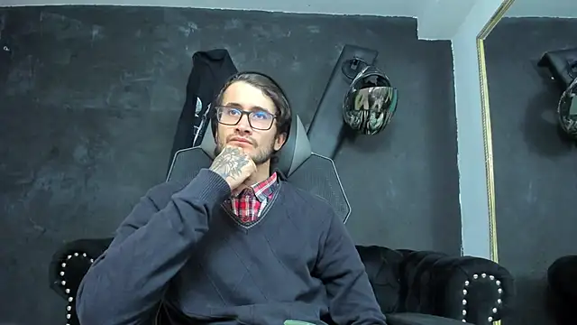 Loggan donnelly online show from September 30, 2025, 8:37 pm