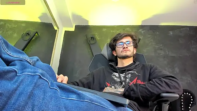 Loggan donnelly online show from September 26, 2025, 9:54 pm