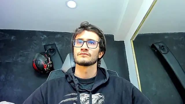 Loggan donnelly online show from September 28, 2025, 8:27 pm