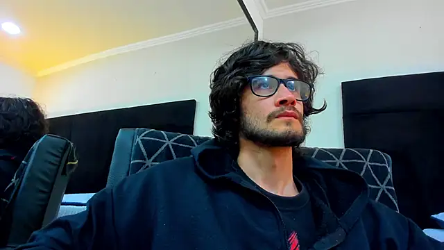 Loggan donnelly online show from February 21, 2025, 9:00 pm