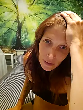 Lenchen  online show from June 30, 2026, 7:58 pm