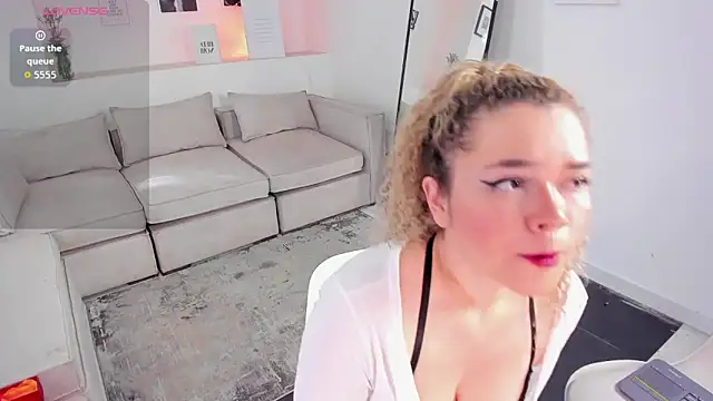 Snapshot of Sasha_belova chatting on October 16, 2025, 12:02 pm Sasha belova online show from October 16, 2025, 12:02 pm