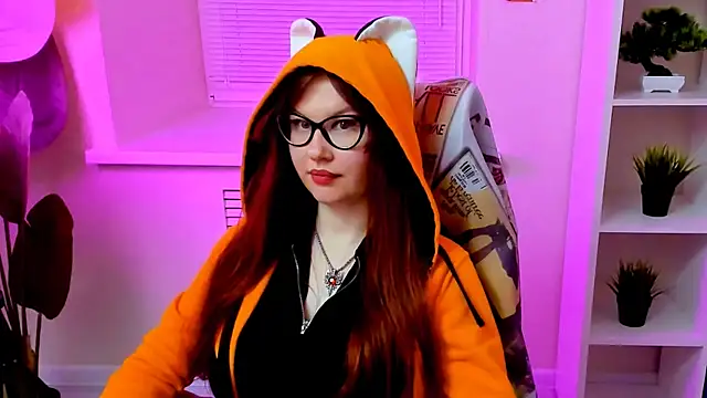 Snapshot of CarolGiggly chatting on May 3, 2026, 12:20 pm CarolGiggly online show from May 3, 2026, 12:20 pm