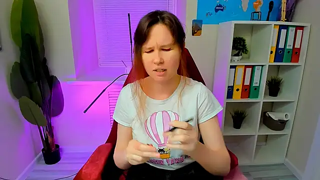 CarolGiggly online show from October 3, 2025, 7:04 pm