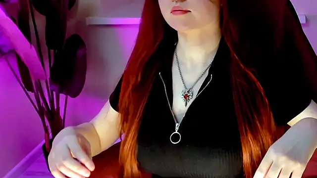 Snapshot of CarolGiggly chatting on April 27, 2026, 8:12 am CarolGiggly online show from April 27, 2026, 8:12 am