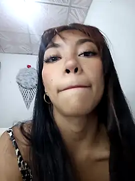 lianisrose online show from November 23, 2025, 1:37 am