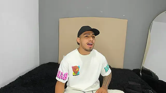 Snapshot of Yoi_Olimpo chatting on February 5, 2025, 12:38 pm Yoi Olimpo online show from February 5, 2025, 12:38 pm