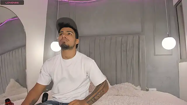 Snapshot of Yoi_Olimpo chatting on March 12, 2025, 12:36 pm Yoi Olimpo online show from March 12, 2025, 12:36 pm