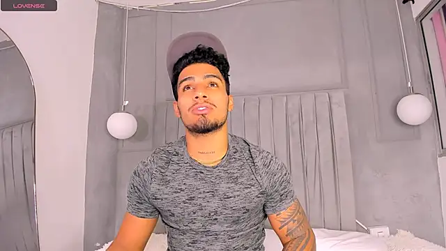 Snapshot of Yoi_Olimpo chatting on March 14, 2025, 12:40 pm Yoi Olimpo online show from March 14, 2025, 12:40 pm