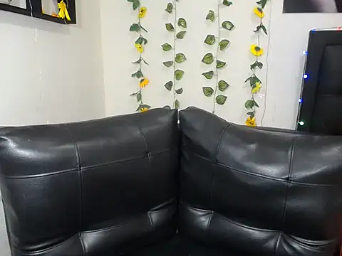 OLIVIAMISSY 02 online show from January 22, 2025, 5:05 am