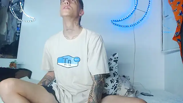 Snapshot of Adam_hard_ chatting on December 22, 2025, 8:42 pm Adam hard online show from December 22, 2025, 8:42 pm