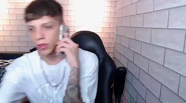 Snapshot of Adam_hard_ chatting on January 9, 2025, 8:22 pm Adam hard online show from January 9, 2025, 8:22 pm