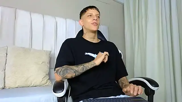 Snapshot of Adam_hard_ chatting on September 23, 2025, 8:16 pm Adam hard online show from September 23, 2025, 8:16 pm