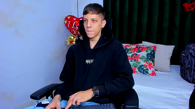 Snapshot of Adam_hard_ chatting on February 12, 2025, 8:07 pm Adam hard online show from February 12, 2025, 8:07 pm