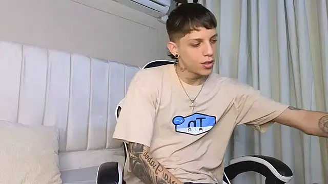 Snapshot of Adam_hard_ chatting on September 15, 2025, 7:14 pm Adam hard online show from September 15, 2025, 7:14 pm