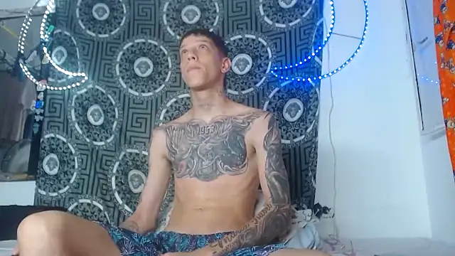 Snapshot of Adam_hard_ chatting on November 19, 2025, 10:10 pm Adam hard online show from November 19, 2025, 10:10 pm