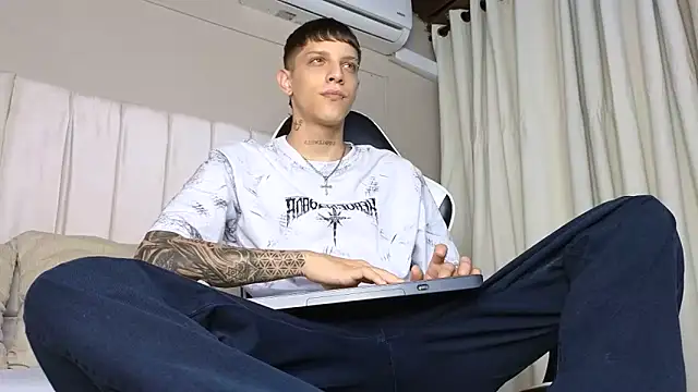 Snapshot of Adam_hard_ chatting on September 11, 2025, 8:20 pm Adam hard online show from September 11, 2025, 8:20 pm