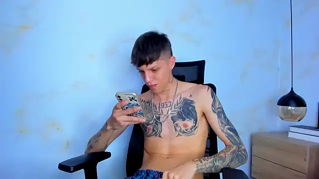 Snapshot of Adam_hard_ chatting on January 21, 2025, 10:30 pm Adam hard online show from January 21, 2025, 10:30 pm