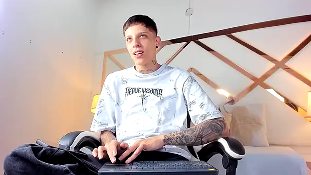 Snapshot of Adam_hard_ chatting on September 26, 2025, 8:38 pm Adam hard online show from September 26, 2025, 8:38 pm