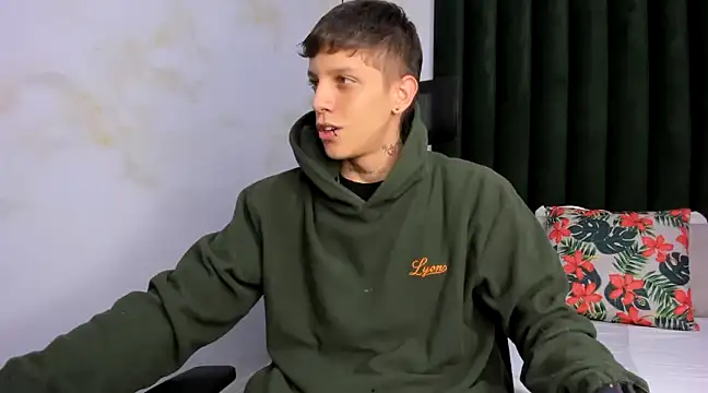 Snapshot of Adam_hard_ chatting on March 4, 2025, 8:27 pm Adam hard online show from March 4, 2025, 8:27 pm