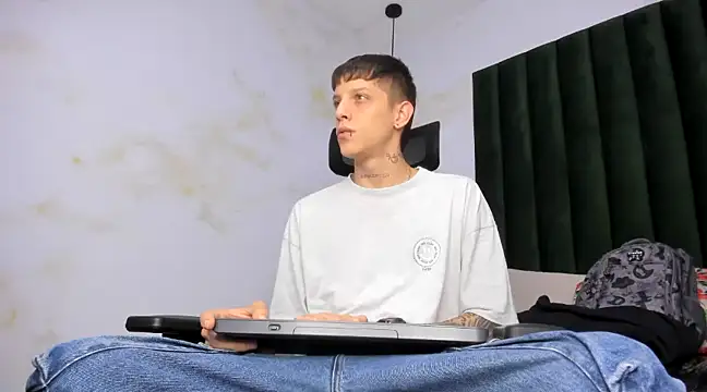 Snapshot of Adam_hard_ chatting on February 26, 2025, 8:15 pm Adam hard online show from February 26, 2025, 8:15 pm