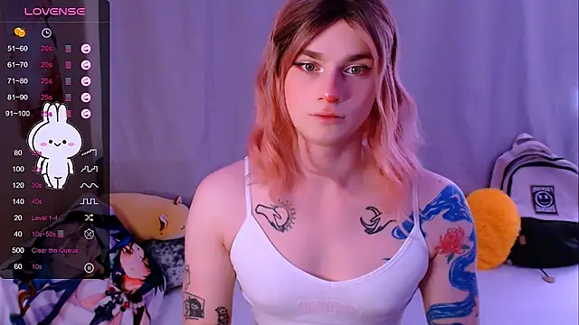 Snapshot of Alice_Hells chatting on October 3, 2025, 6:59 am Alice Hells online show from October 3, 2025, 6:59 am