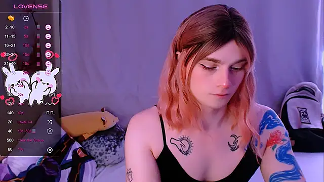 Snapshot of Alice_Hells chatting on October 20, 2025, 6:48 am Alice Hells online show from October 20, 2025, 6:48 am