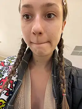 Lia  Love online show from March 12, 2025, 1:08 pm