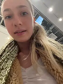 Lia  Love online show from October 10, 2025, 12:17 pm