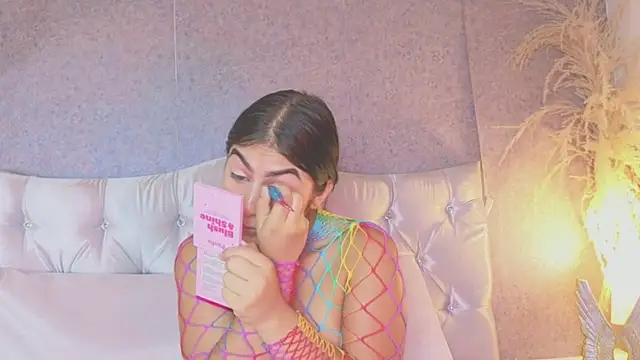 GABYTAYLOR  online show from April 16, 2026, 1:34 pm