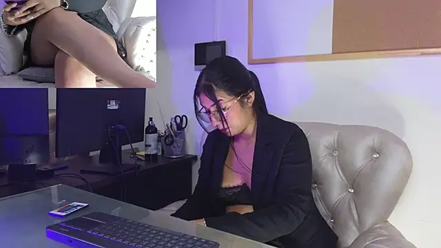 Snapshot of GABYTAYLOR_ chatting on November 7, 2025, 2:10 pm GABYTAYLOR online show from November 7, 2025, 2:10 pm