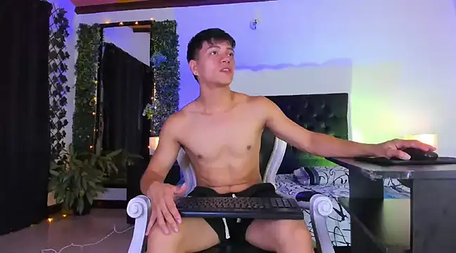 Valentino  X online show from March 12, 2025, 12:26 pm