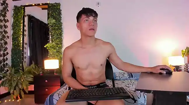 Valentino  X online show from February 28, 2025, 12:09 pm