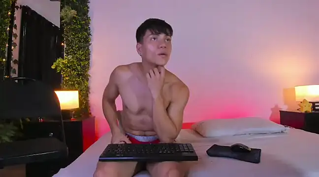 Valentino  X online show from March 4, 2025, 4:30 pm