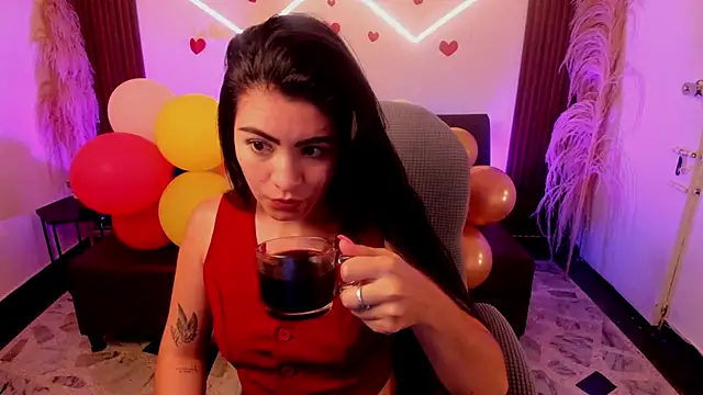 Snapshot of lunaalynch chatting on April 21, 2026, 8:48 pm lunaalynch online show from April 21, 2026, 8:48 pm