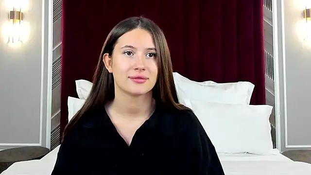 milaleoneli online show from November 17, 2025, 2:54 pm