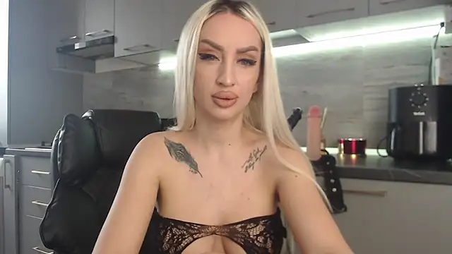 queenzoora online show from February 26, 2026, 10:37 am