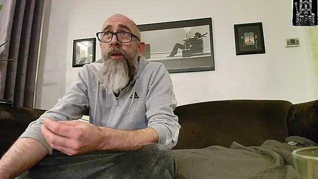 Snapshot of Kingsscepter chatting on March 2, 2025, 10:34 pm Kingsscepter online show from March 2, 2025, 10:34 pm