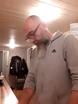 Snapshot of Kingsscepter chatting on March 4, 2025, 6:39 pm Kingsscepter online show from March 4, 2025, 6:39 pm