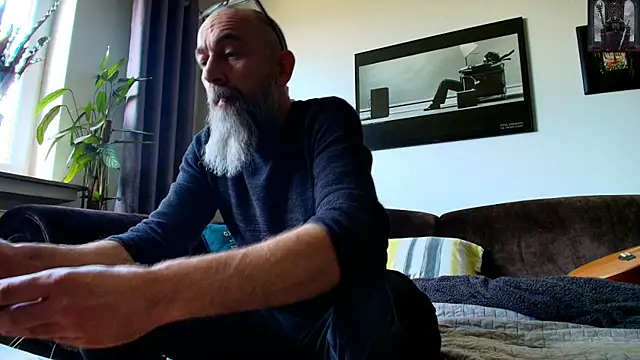 Snapshot of Kingsscepter chatting on March 15, 2025, 12:34 pm Kingsscepter online show from March 15, 2025, 12:34 pm