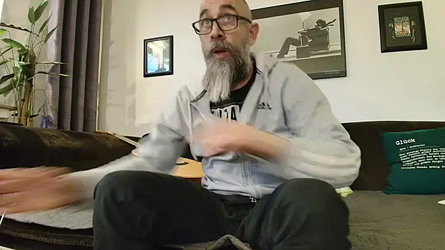 Snapshot of Kingsscepter chatting on February 27, 2025, 5:26 pm Kingsscepter online show from February 27, 2025, 5:26 pm