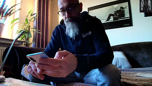 Snapshot of Kingsscepter chatting on March 19, 2025, 5:17 pm Kingsscepter online show from March 19, 2025, 5:17 pm