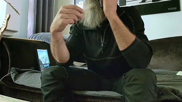 Snapshot of Kingsscepter chatting on September 15, 2025, 9:43 am Kingsscepter online show from September 15, 2025, 9:43 am