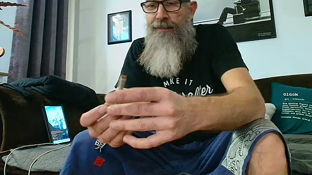 Snapshot of Kingsscepter chatting on October 23, 2025, 1:32 pm Kingsscepter online show from October 23, 2025, 1:32 pm